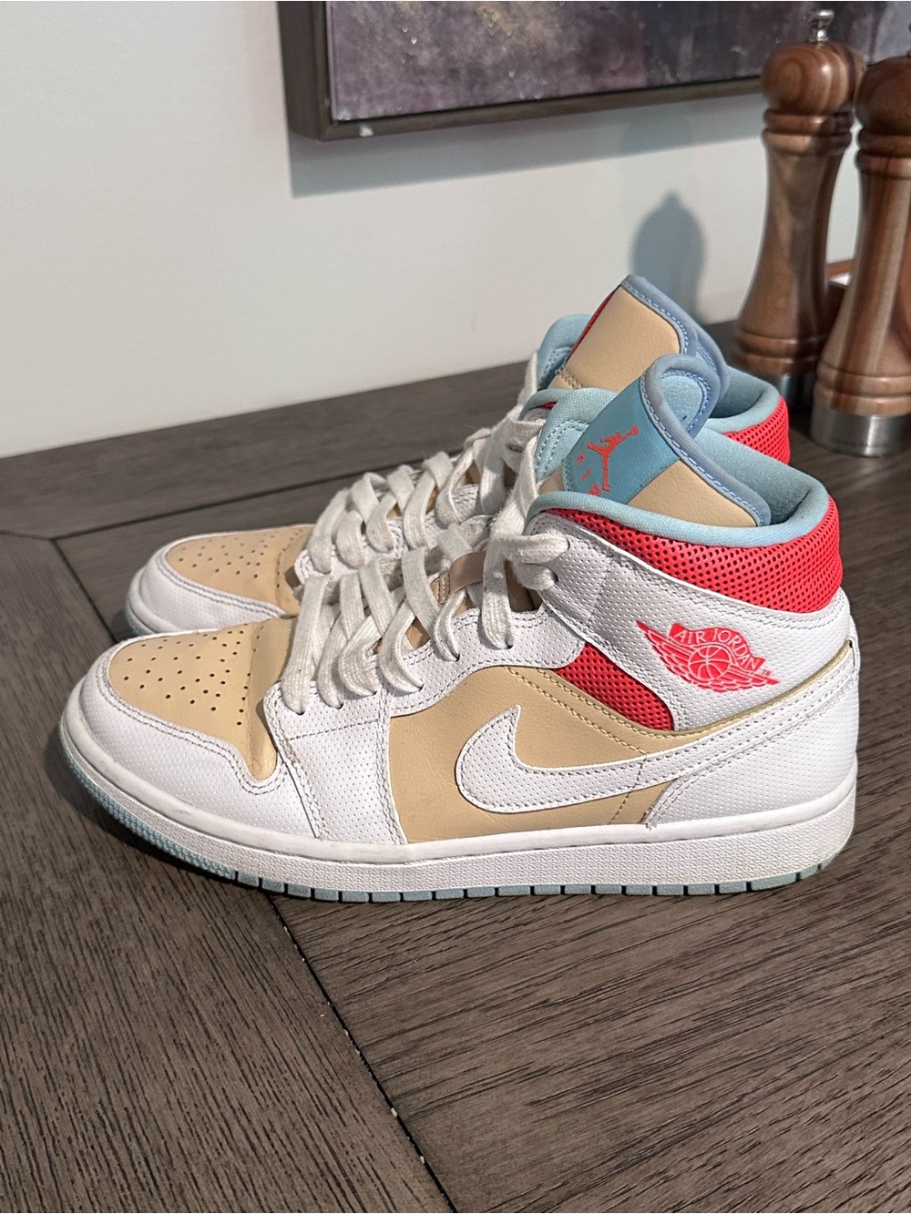 Air Jordan 1 mid SE “Sesame”